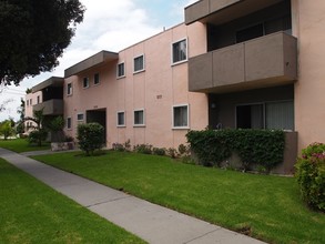 1419 S Orange Ave in Fullerton, CA - Building Photo - Building Photo