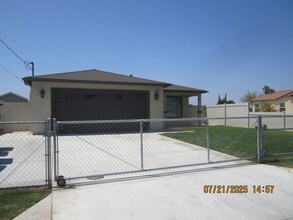 1593 Hillcrest Ave in Riverside, CA - Building Photo - Building Photo