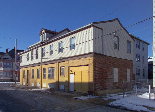 728 2nd St in Fall River, MA - Building Photo - Building Photo