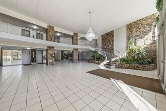 16 E Old Willow Rd in Prospect Heights, IL - Building Photo - Building Photo