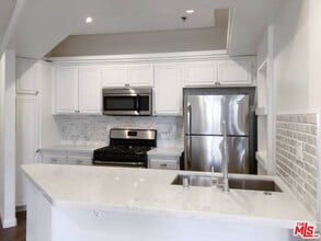 12712 Moorpark St in Los Angeles, CA - Building Photo - Building Photo