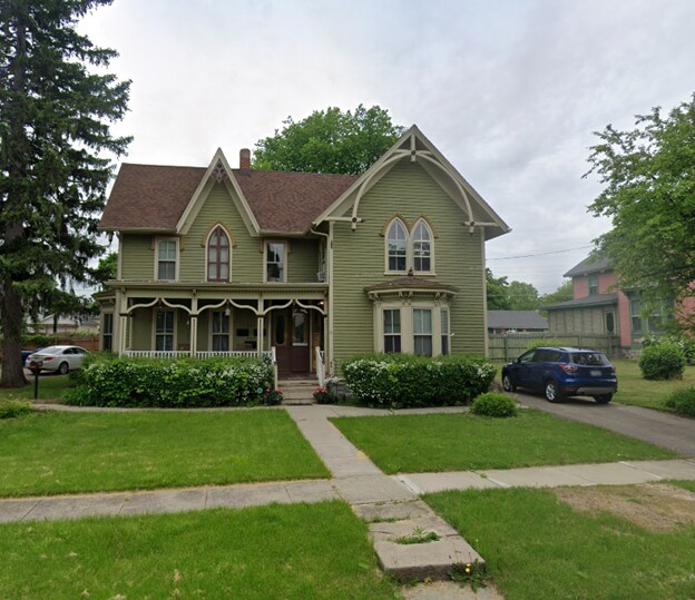823 N Calhoun St Rentals in Lapeer, MI