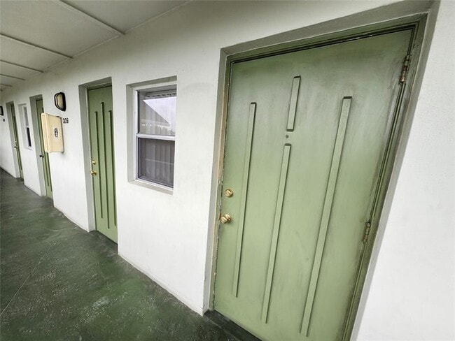 4200 NW 3rd Ct in Plantation, FL - Building Photo - Building Photo