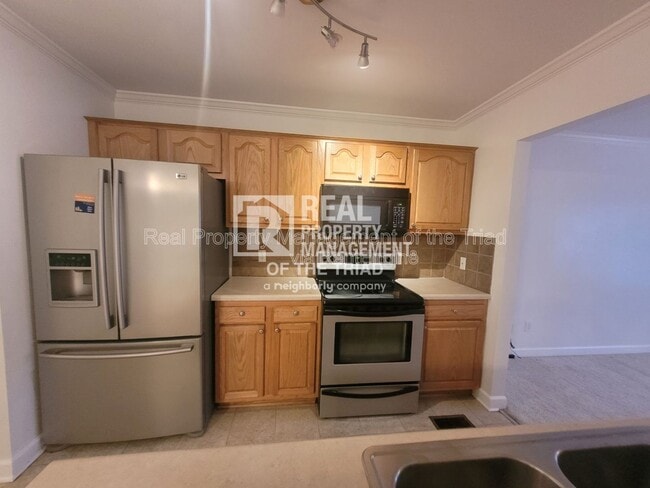 3045 Heather View Ct in Winston-Salem, NC - Building Photo - Building Photo