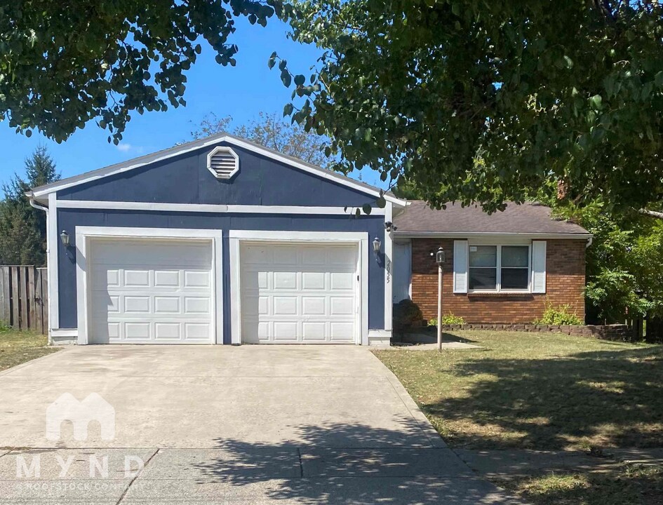 2055 Drumlin Dr in Grove City, OH - Building Photo
