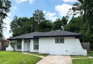 4519 Oak Shadows Dr in Houston, TX - Foto de edificio - Building Photo