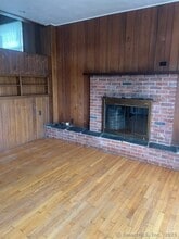 102 Riverview Ave in Branford, CT - Foto de edificio - Building Photo
