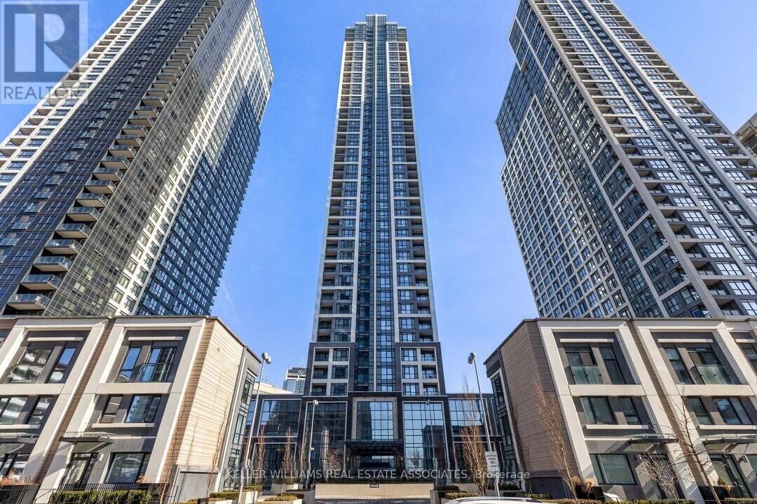 7-607 Mabelle Ave in Toronto, ON - Building Photo