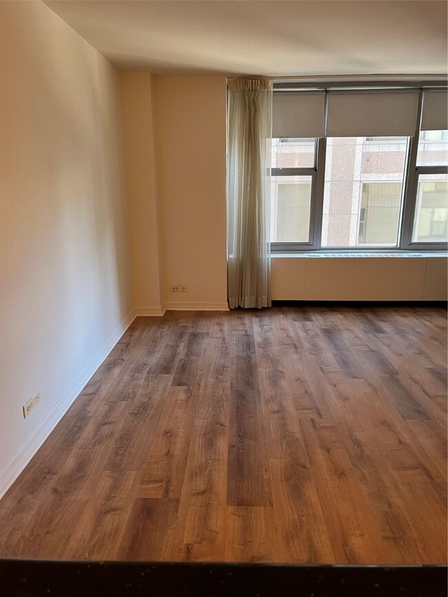 777 N Michigan Ave in Chicago, IL - Building Photo - Building Photo