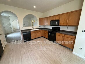 212 Caleb Dr in North Salt Lake, UT - Building Photo - Building Photo