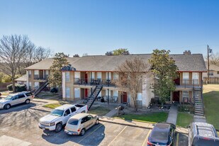 La Rue Condominiums in Pflugerville, TX - Building Photo
