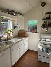 1279 Oakwood Dr in Topanga, CA - Foto de edificio - Building Photo