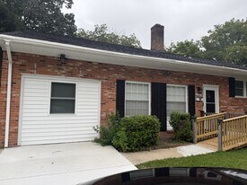 825 Olive Dr in Newport News, VA - Building Photo