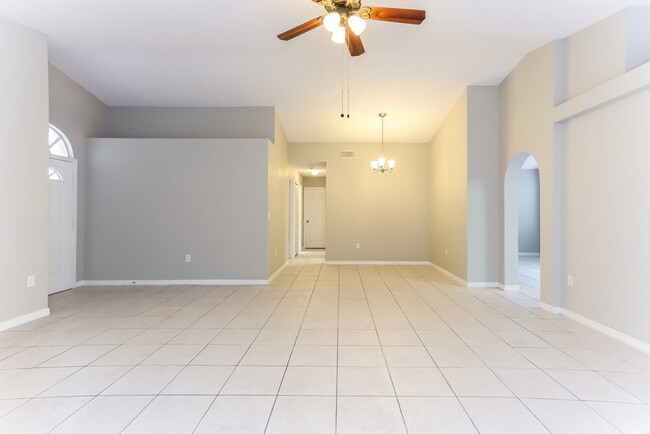 18750 NW 1st St in Pembroke Pines, FL - Foto de edificio - Building Photo