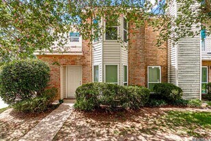 9821 Siegen Ln in Baton Rouge, LA - Building Photo