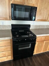 4225 Burrel Dr-Unit -4227 in Visalia, CA - Building Photo - Building Photo