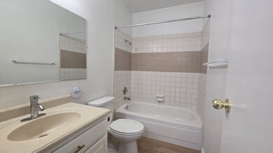 5069 Eldora Ave, Unit 3 in Las Vegas, NV - Building Photo - Building Photo