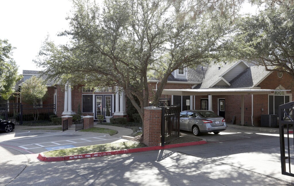 VILLA SORRENTO Dallas, TX Apartments