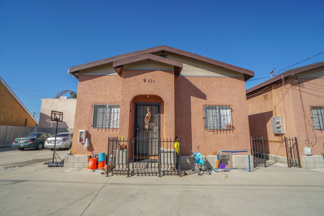 909 S Tamarind Ave in Compton, CA - Building Photo