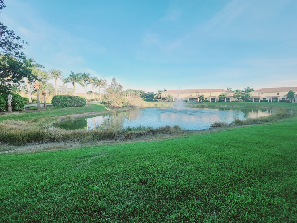 4095 Wilmont Pl in Ft. Myers, FL - Foto de edificio