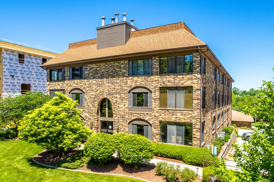 3667 Grand Ave in Des Moines, IA - Building Photo