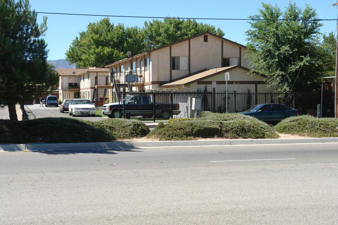 4128 W Avenue L in Quartz Hill, CA - Building Photo