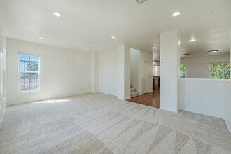 2895 Hathaway Ct in Signal Hill, CA - Building Photo - Building Photo