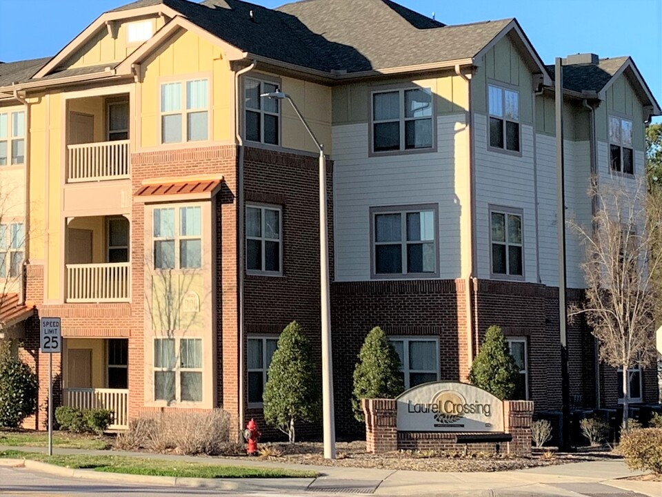 Laurel Crossing Apartments in Knightdale, NC - Building Photo