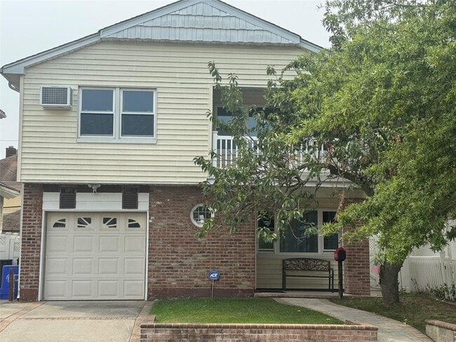 property at 270 W Hudson St