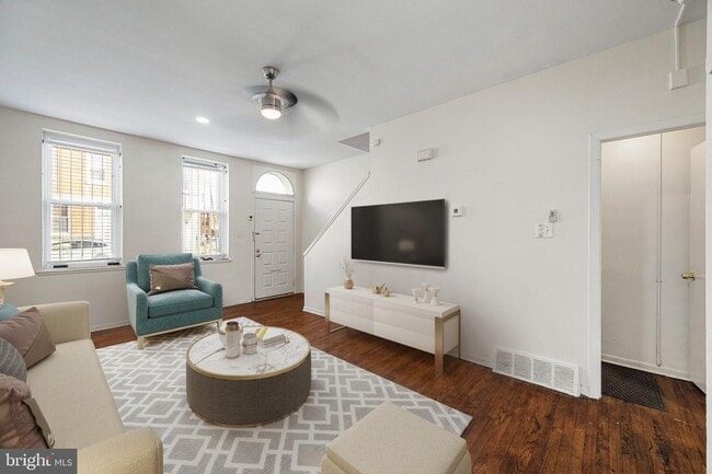 2302 Christian St in Philadelphia, PA - Building Photo - Building Photo