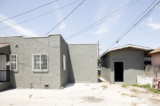 3806 Maple Ave in Los Angeles, CA - Building Photo - Building Photo