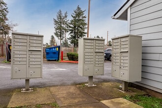 Rosewood Apartments in Portland, OR - Building Photo - Building Photo