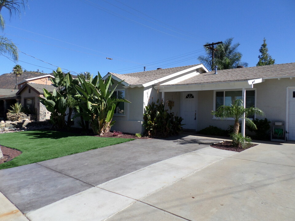 1589 Buckeye Dr in El Cajon, CA - Building Photo