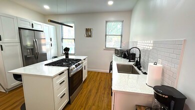 525 Alpine Ave in Pittsburgh, PA - Foto de edificio - Building Photo