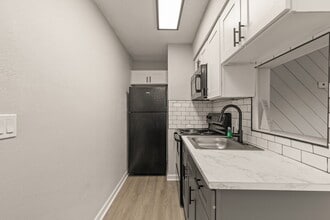 Crossings at Silver Oak in Tulsa, OK - Building Photo - Building Photo