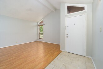 2119 Williamsburg Ct S in League City, TX - Foto de edificio - Building Photo