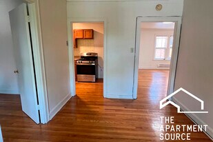 1421 W Hutchinson St, Unit 2 in Chicago, IL - Building Photo