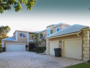 11877 Pebblewood Dr in Wellington, FL - Building Photo - Building Photo