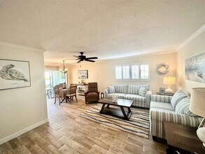 18 Colonial Club Dr in Boynton Beach, FL - Building Photo - Building Photo