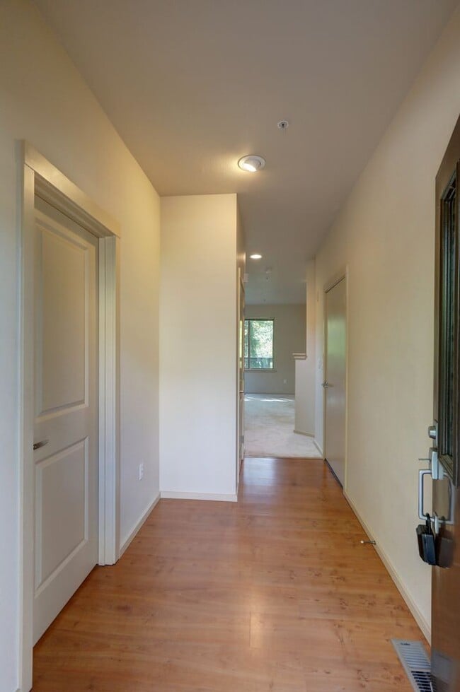 2211 NW Boulder Way Dr in Issaquah, WA - Building Photo - Building Photo