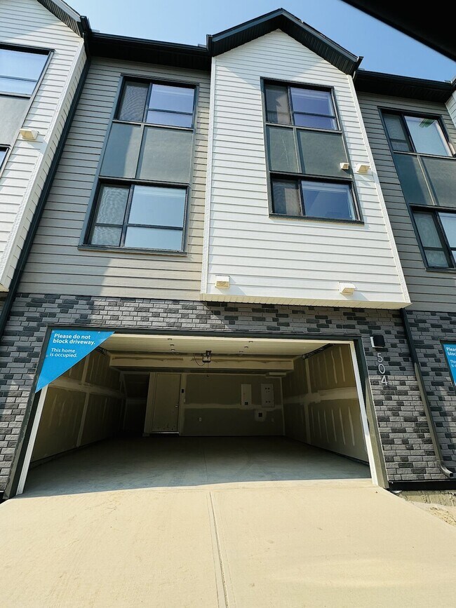 20295 Seton Way SE in Calgary, AB - Building Photo - Building Photo
