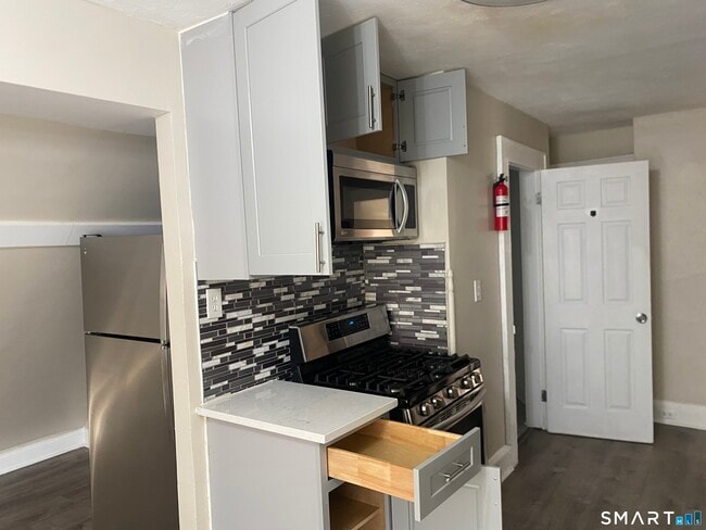 454 Summit St in Bridgeport, CT - Building Photo - Building Photo