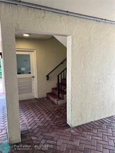 109 Lake Emerald Dr in Oakland Park, FL - Building Photo - Building Photo