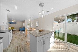 595 Park Ave in Satellite Beach, FL - Foto de edificio - Building Photo