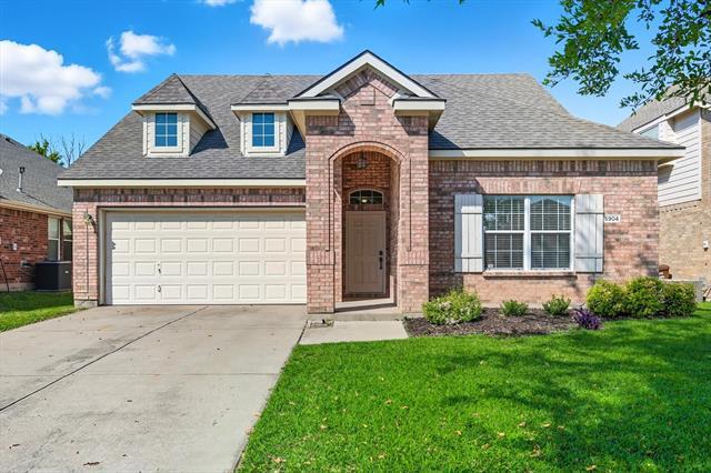 5904 Meadowglen Dr in Argyle, TX - Building Photo