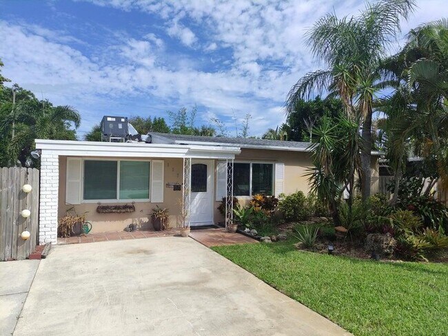 127 SW 12th Ave in Boynton Beach, FL - Building Photo - Building Photo