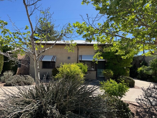 820 Vassar Dr NE in Albuquerque, NM - Building Photo - Building Photo