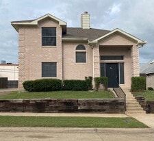 805 Greenridge Dr in Arlington, TX - Building Photo