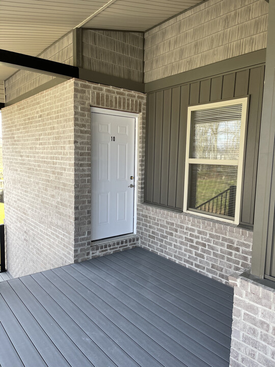90 Courtyard Ln in Amelia, OH - Foto de edificio
