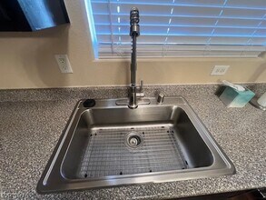 2000 Quartz Cliff St, Unit 202 in Las Vegas, NV - Building Photo - Building Photo